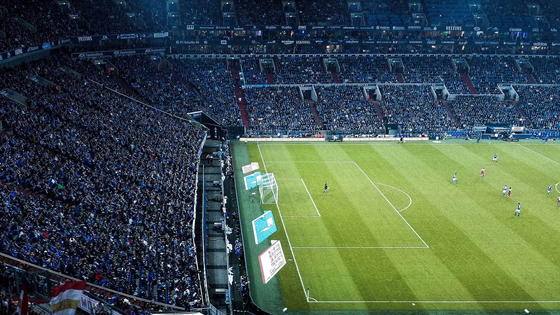 塞维利亚围绕中锋展开多次进攻配合，塞维利亚是强队吗